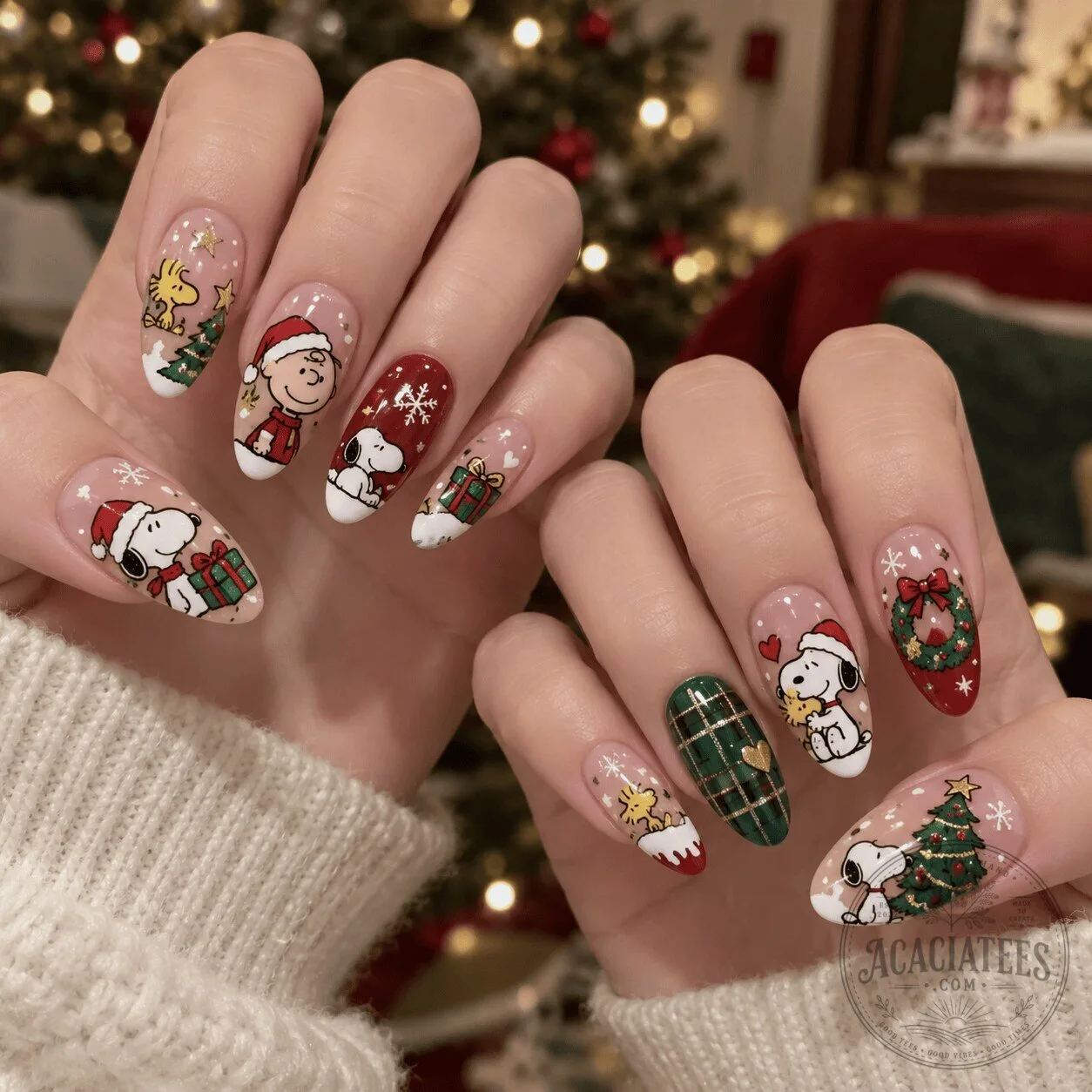 Snoopy Peanuts Christmas Holiday Press-On Nails Set for Festive Manicure